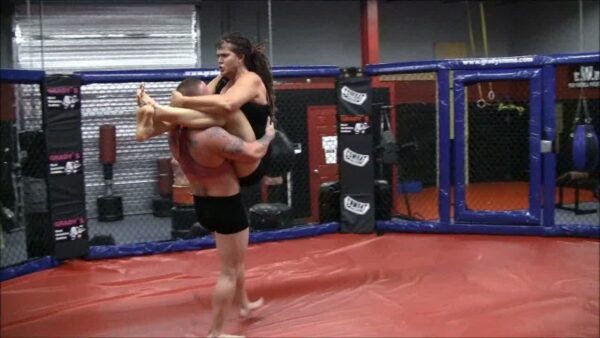 IB - Amazon Giants Fierce Cage Fight - Image 2